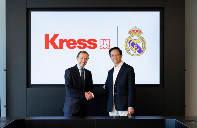 Kress CEO Don Gao and director of institutional relations at Real Madrid Emilio ButragueƱo. (Photo: Kress)